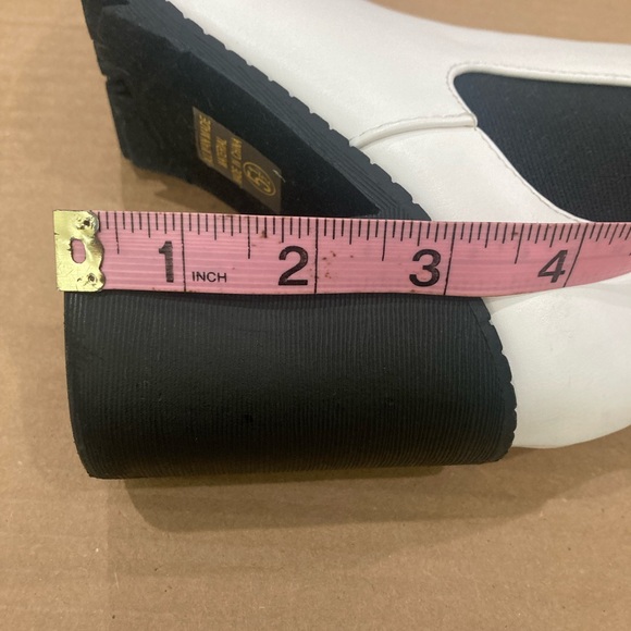 Soda white ankle boots with black 3 inch heel size 5.5 EUC - Picture 8 of 9